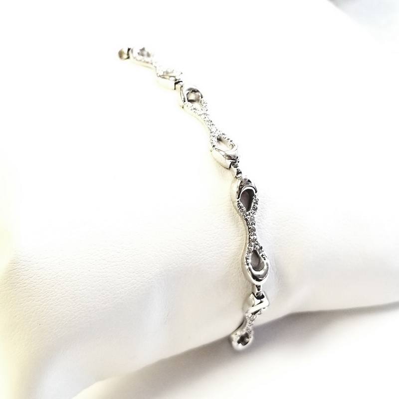 14K White Gold Diamond Infinity Bracelet