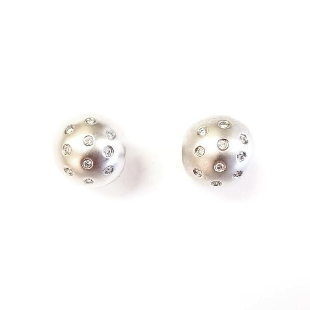 14K White Gold Huggie Earrings With Decorative Pattern