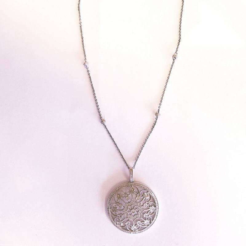 Large Round Diamond Necklace Gold