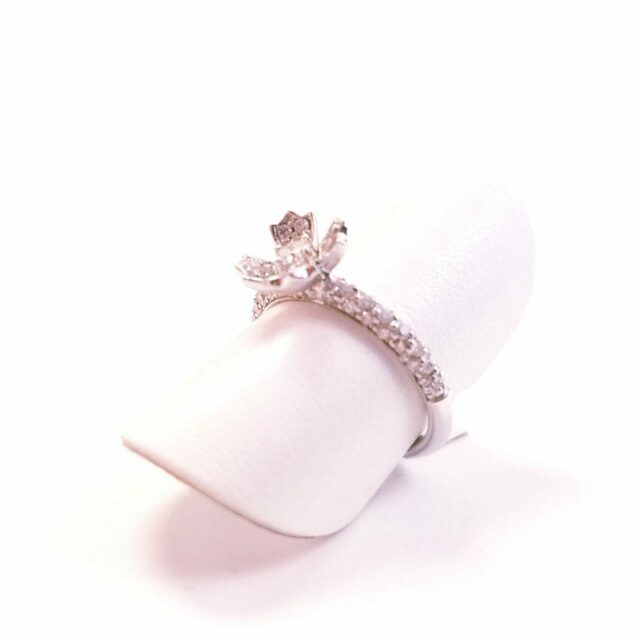 18K White Gold 4 Petal Flower Ring with Genuine Diamonds