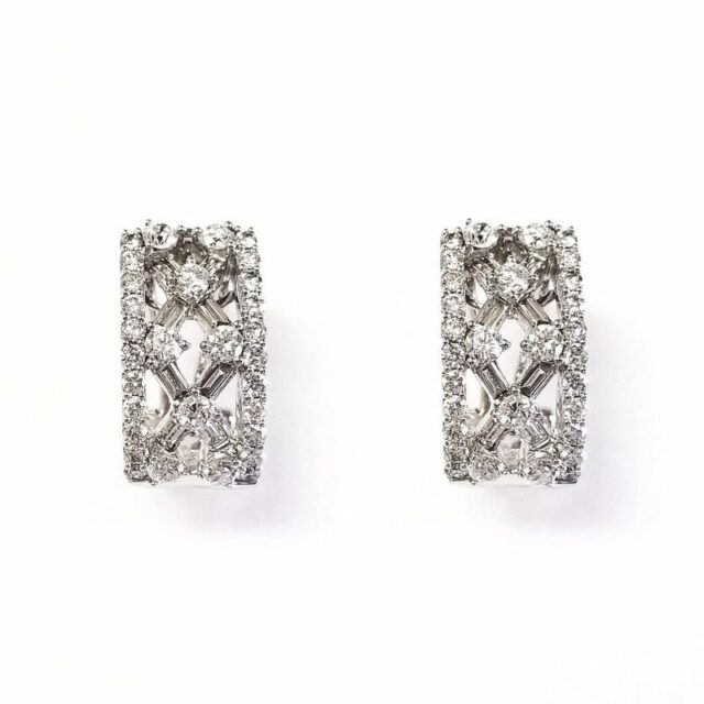 18K White Gold Arabesque Style Earrings With Diamonds