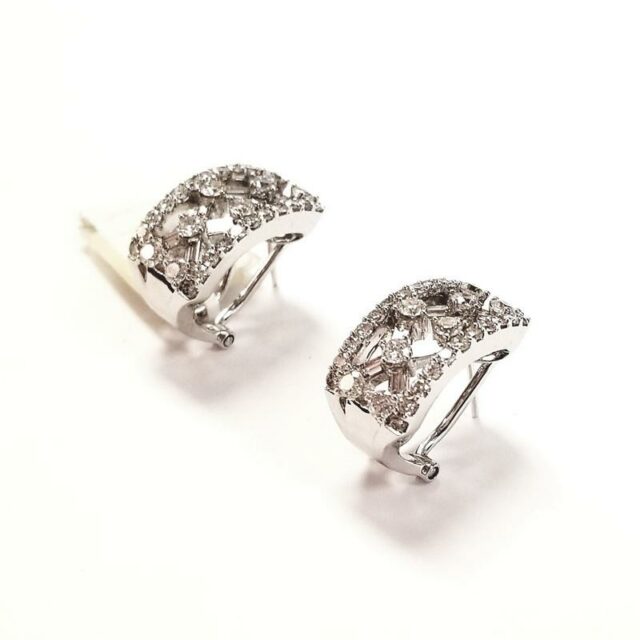18K White Gold Arabesque Style Earrings With Diamonds