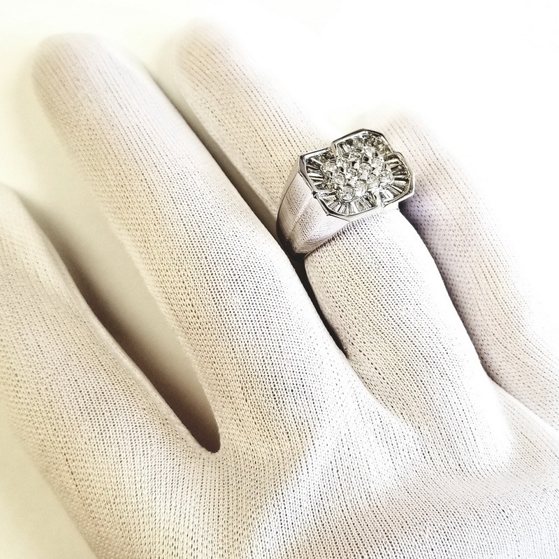 18K White Gold Cracked Stone Diamond Ring