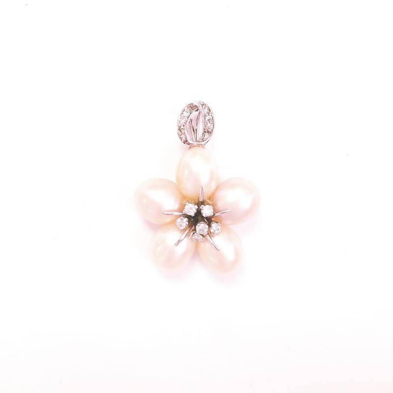18K White Gold Diamond Flower Pendant with Pearls