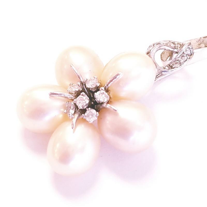 18K White Gold Diamond Flower Pendant with Pearls