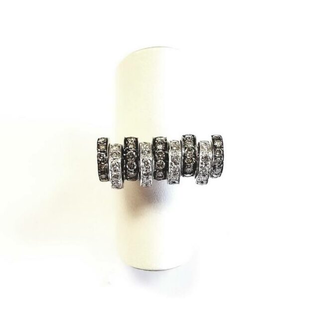 18K White Gold Patterned Circles Ring with Diamonds