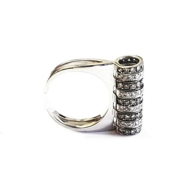 18K White Gold Patterned Circles Ring with Diamonds