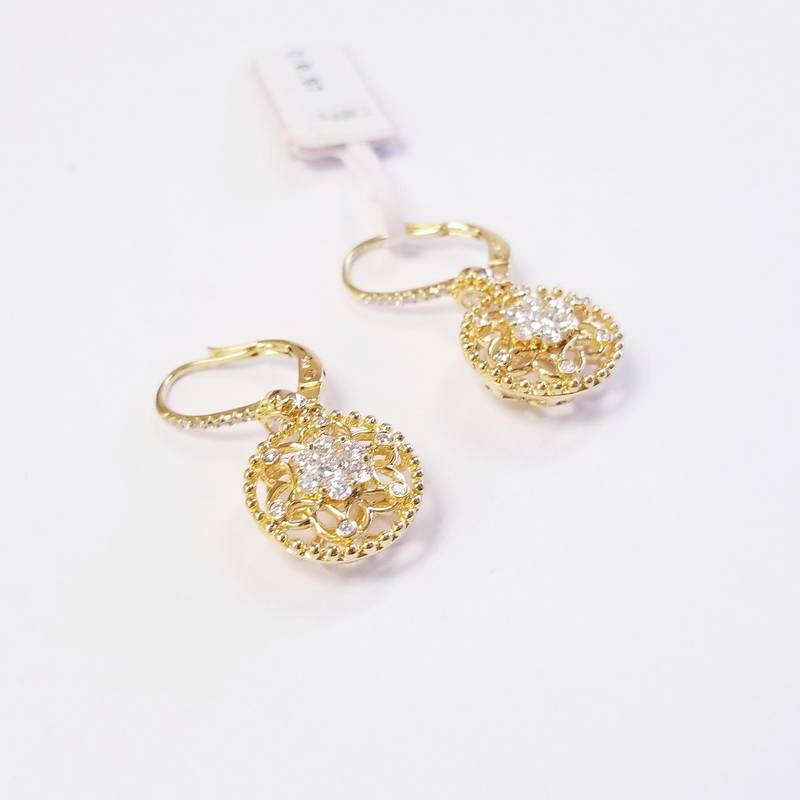 18K Yellow Gold Round Diamond Flower Earrings