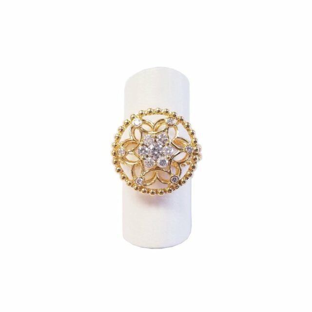 18K Yellow Gold Round Diamond Flower Ring