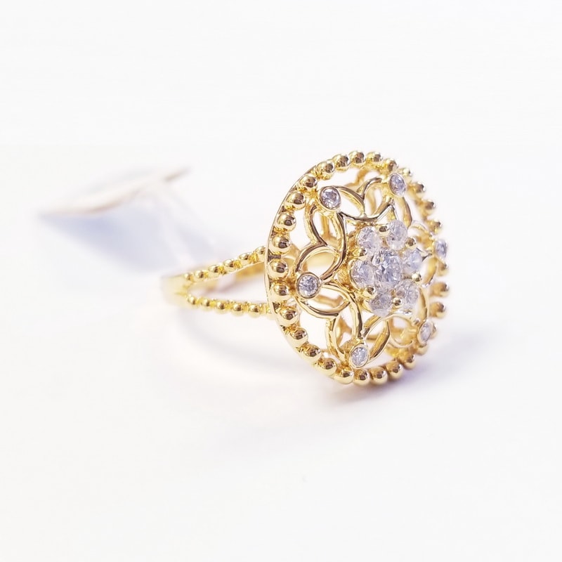 18K Yellow Gold Round Diamond Flower Ring