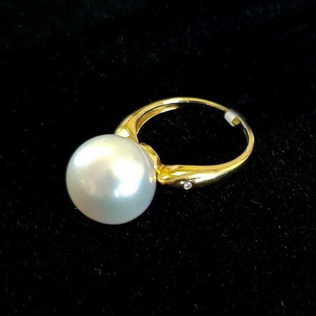 18K Yellow Gold South Sea Pearl Ring with Diamonds
