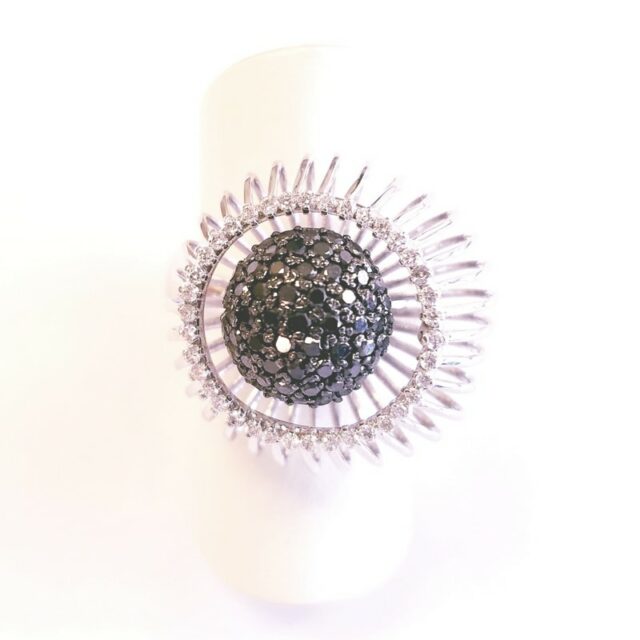 Gioielli D’Amo 18K White Gold Sunflower Ring with White and Black Diamonds