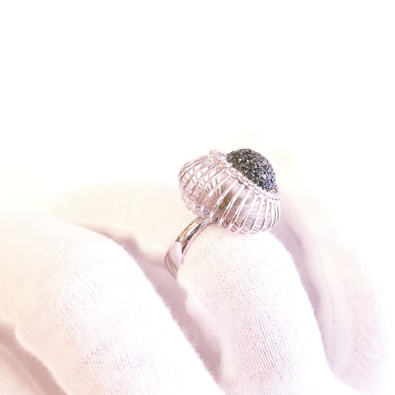 Gioielli D’Amo 18K White Gold Sunflower Ring with White and Black Diamonds