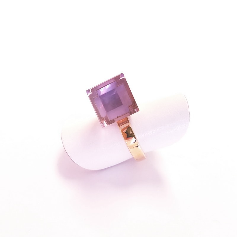 Gucci Chiodo Collection 18K Yellow Gold Amethyst Ring